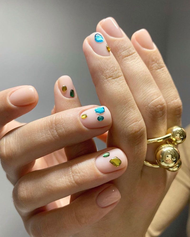 Las uñas francesas se llevarán así de elegantes y minimalistas en otoño  2022  Glamour